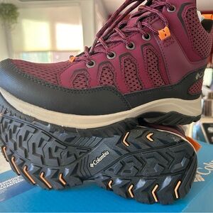 New Women’s Columbia Hiking Boots size 8.5